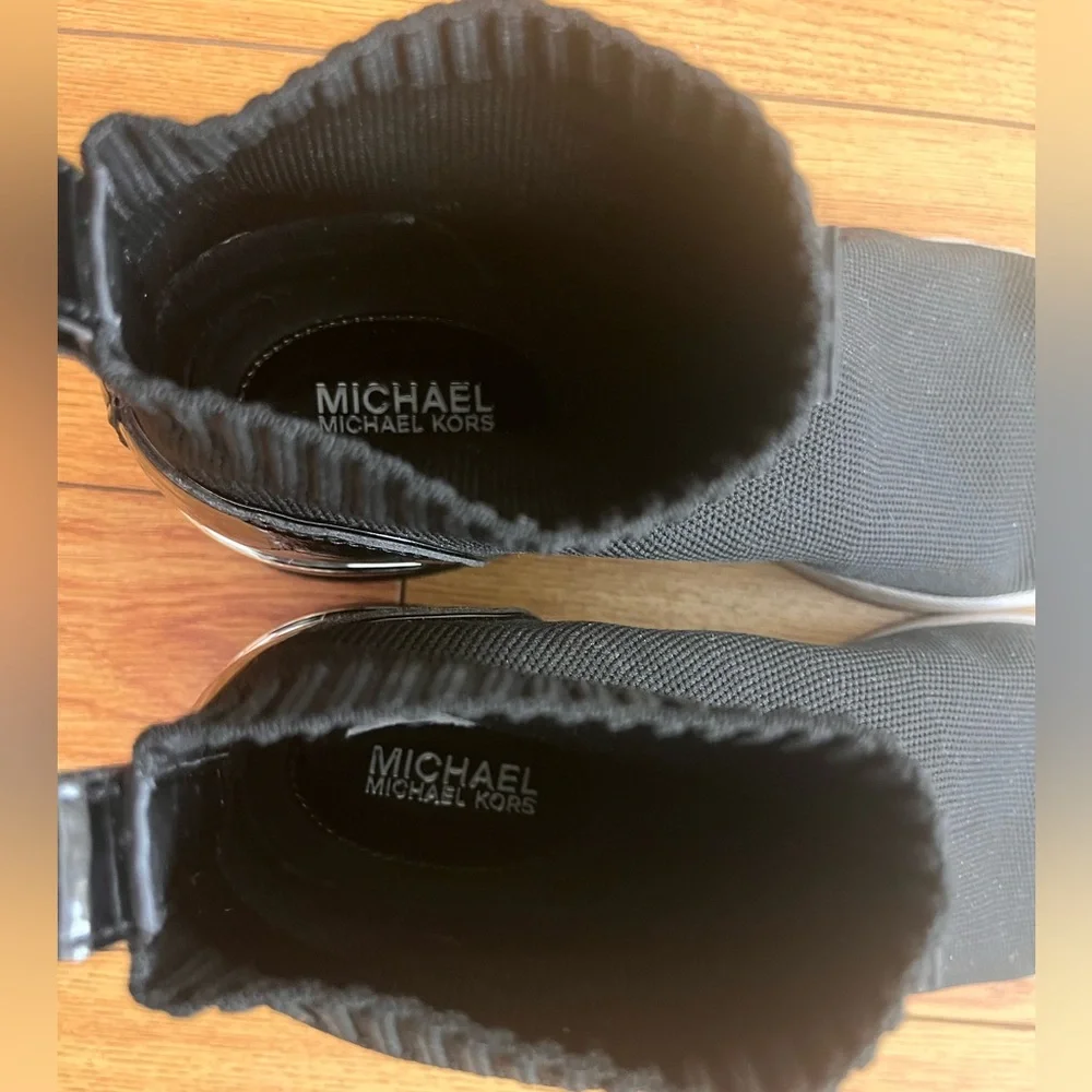 Michael kors Skyler knit ankle bootie/heeled slip on sneaker, woman’s 9